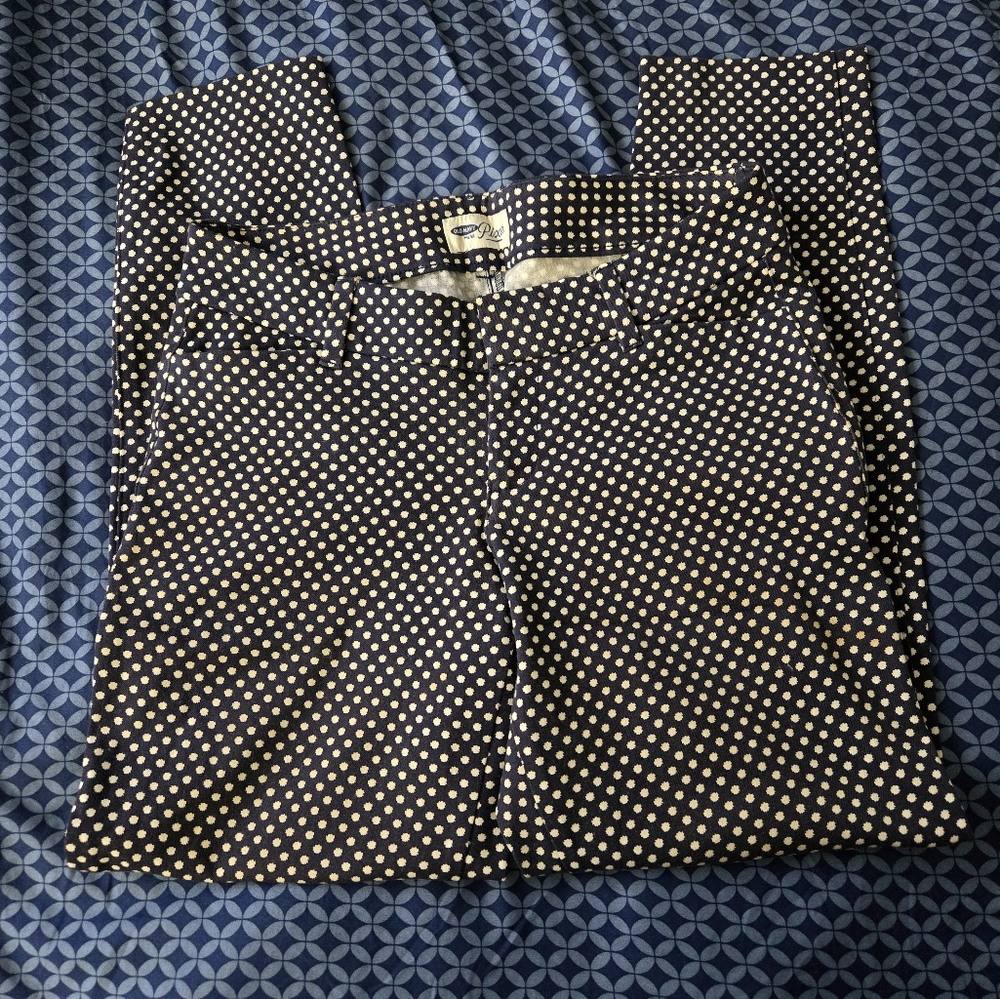 Old Navy Pixie Navy Blue and White Polka Dot Cropped Pants